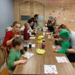 Przedprzedskole - zdjecie przedstawia zajęcia z dziećmi