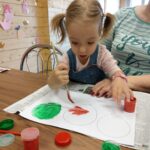 Przedprzedskole - zdjecie przedstawia zajęcia z dziećmi