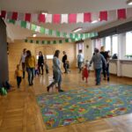 Przedprzedskole - zdjecie przedstawia zajęcia z dziećmi