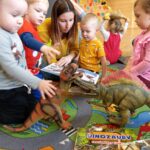 Przedprzedskole - zdjecie przedstawia zajęcia z dziećmi