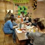 Przedprzedskole - zdjecie przedstawia zajęcia z dziećmi