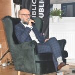 O męskim czytaniu i… pisaniu z Tomaszem Cieślakiem
