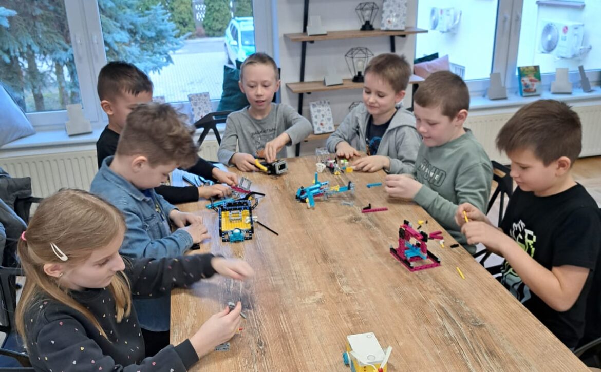 2024.02.16 Warsztaty z robotyki i okularów VR (8)