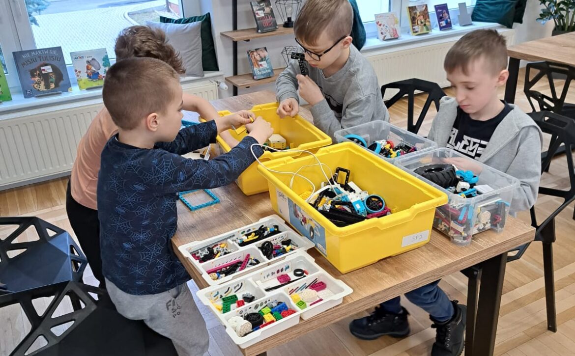 2024.02.23 Roboty i okulary VR w biblio (5)