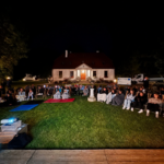 Kino plenerowe w dworskich okolicznościach przyrody