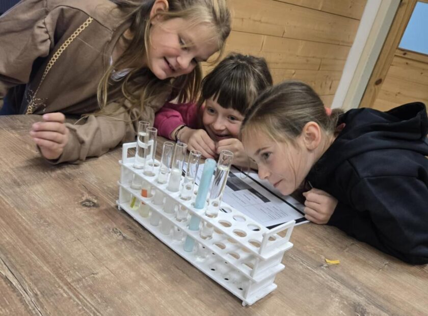 2025.10.23 warsztaty chemiczne (11)