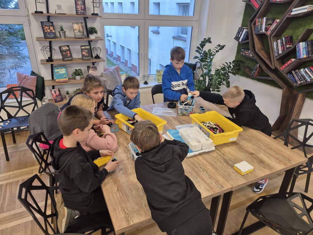 Pierwsza w tym roku szkolnym robotyka w bibliotece za nami!