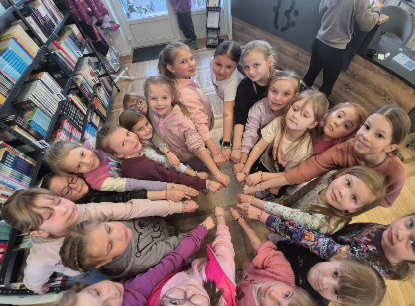 2026.03.05 Małe kobietki Warsztaty DIY w biblio (36)