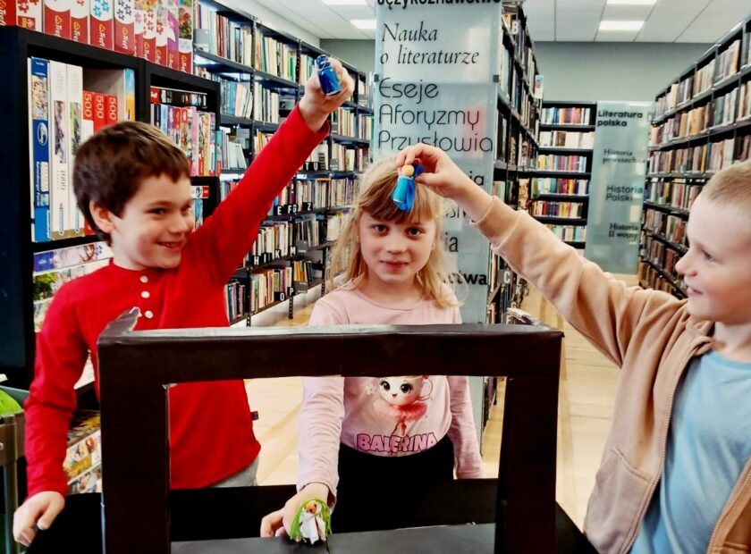 2026.03.30 Warsztaty teatralne dla dzieci w bibliotece (23)