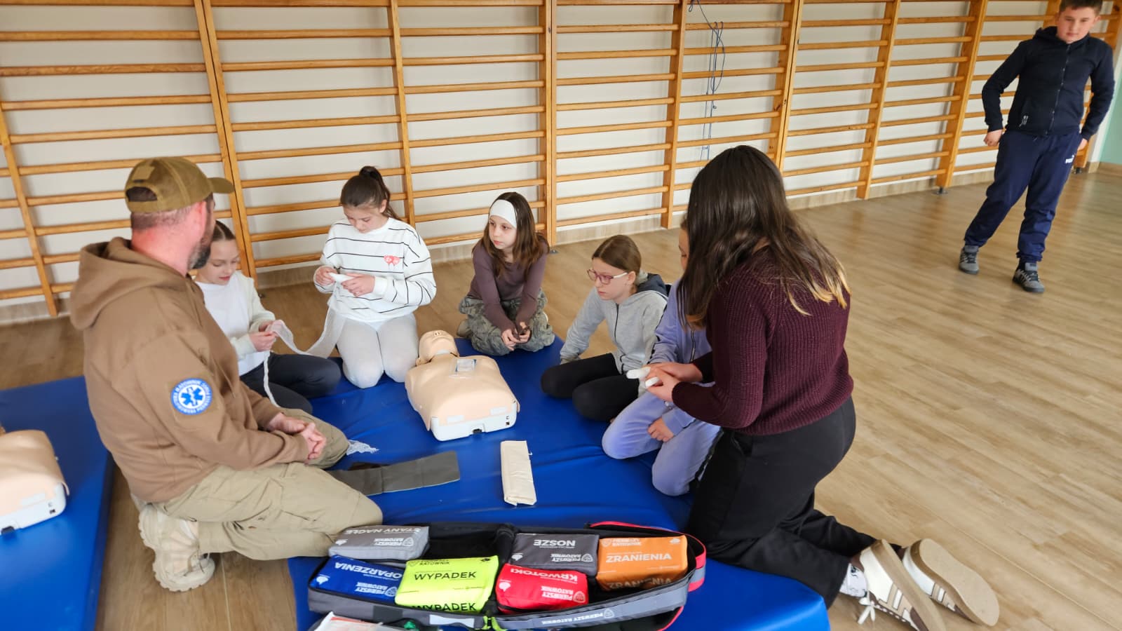 Teoria i praktyka z samoobrony i I pomocy zdobyte!