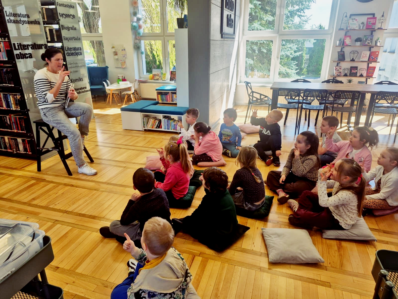 2026.04.23 Żabki w bibliotece (22)