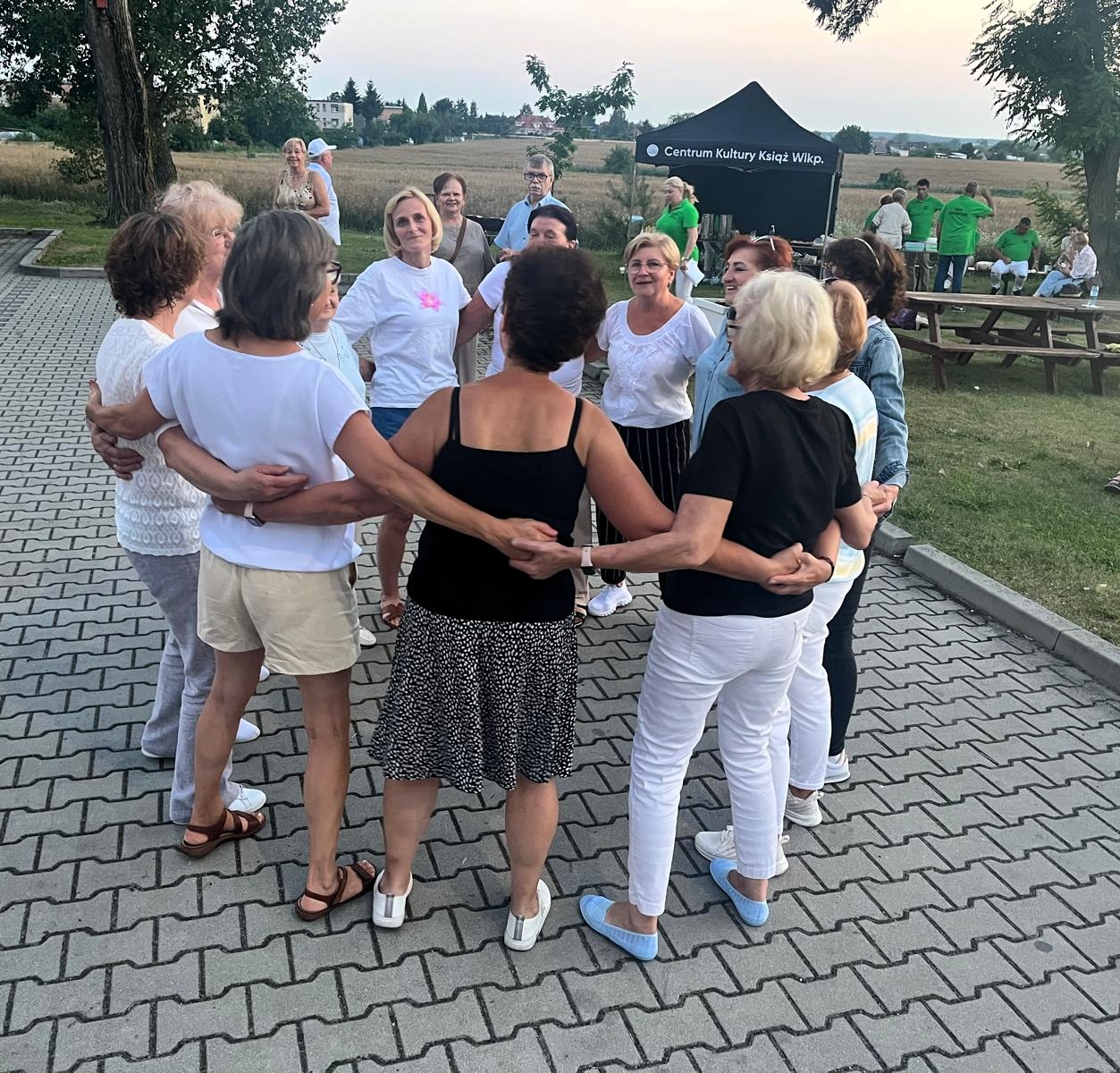 2026.07.18 POtańcówka z Chórem Consensus (5)